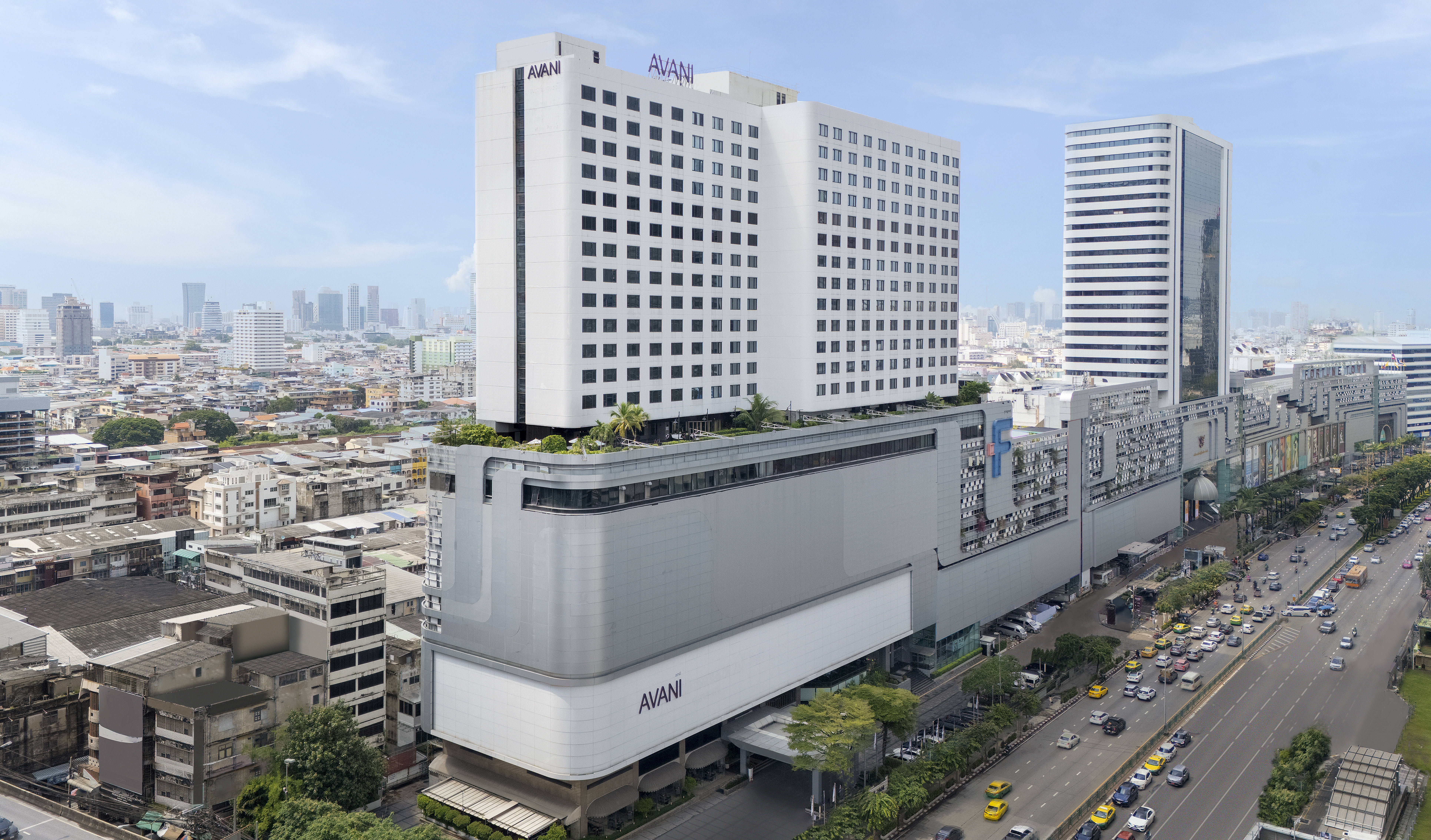 Avani_Ratchada_Bangkok_Hotel_Exterior_Day_Time (1)
